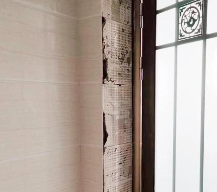 淄博市瓷砖空鼓免砸砖维修公司分享吸水砖泡水时间不够或过长都会对瓷砖铺贴效果产生影响